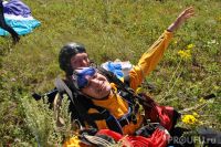 Члены Всероссийского общества инвалидов впервые совершили прыжки с парашютом