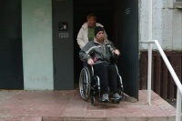 Соседи отказали инвалиду-колясочнику из Смоленска в установке пандуса в подъезде