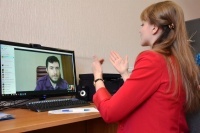 Теперь инвалиды по слуху могут получить помощь по Skype