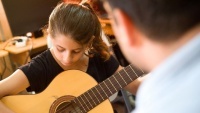 Глухим эстонским школьникам велели написать сочинение о роли музыки в их жизни