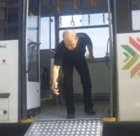 В Сыктывкаре водитель автобуса отказался везти инвалида-колясочника (видео)