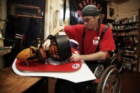 Таганрогский инвалид-изобретатель Игорь Скикевич создал инвалидную коляску для дайвинга