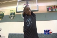 13-летний баскетболист без рук впечатлил соцсети своим мастерством