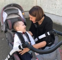 В Красноярске учитель предложила первоклассникам сделать фото без ребенка-инвалида