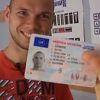 В Латвии безрукий водитель получил права