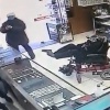 Инвалид, державший ногами игрушечный пистолет, попытался ограбить магазин. Видео