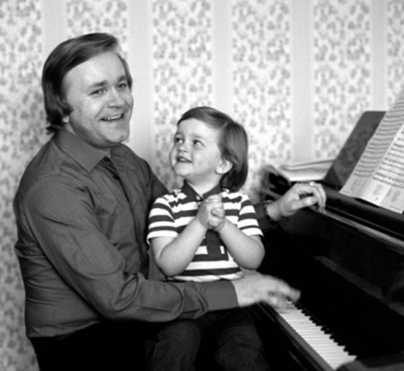 Евгений Мартынов вместе с сыном.