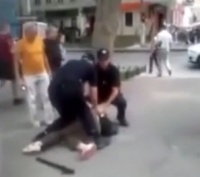 Избиение украинскими полицейскими дедушки-инвалида попало на видео