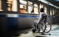 «Инвалид» резко выздоровел, когда его зажало дверью автобуса
